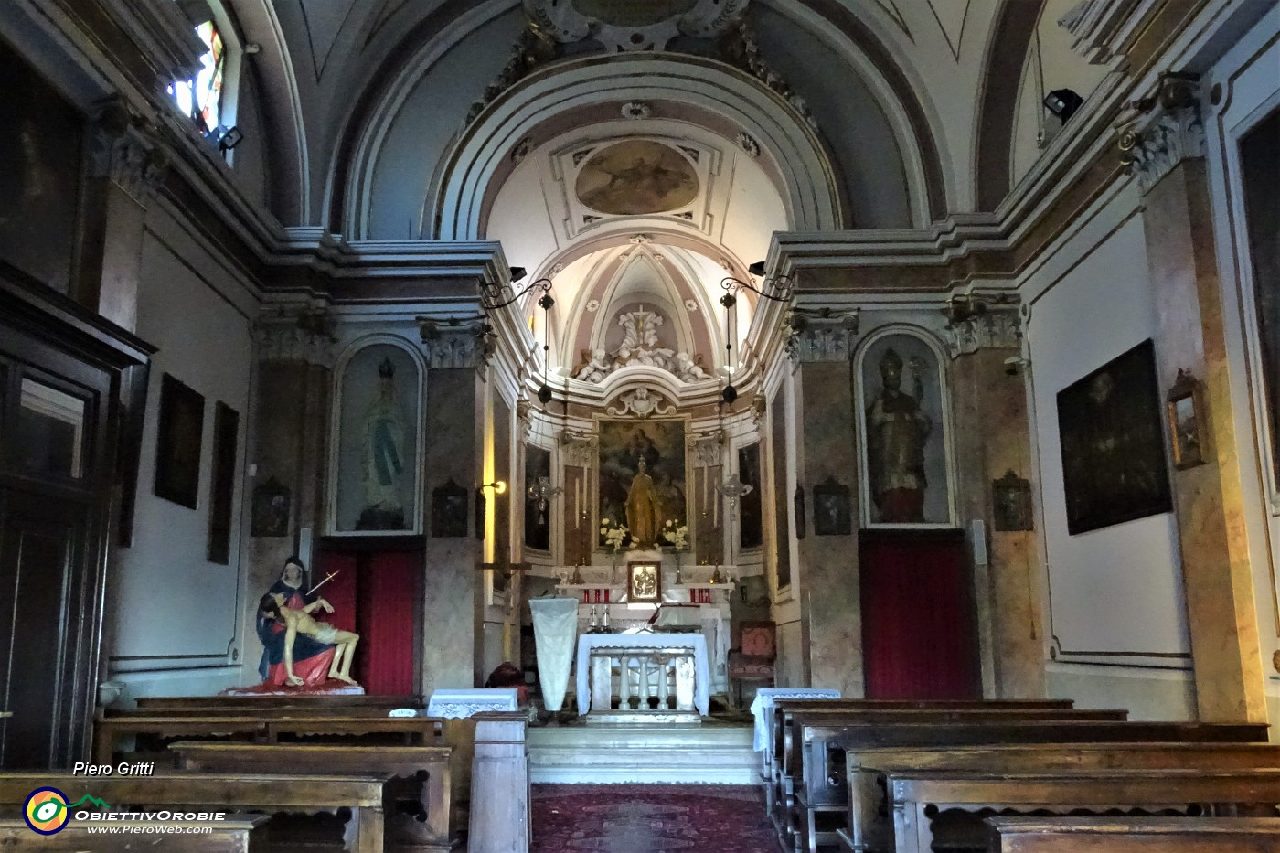 52 Interno della Chiesa di San Vigilio.JPG